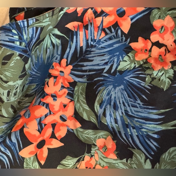 St. John’s Bay - Men’s Swim Trunks - NWT 
XLT - Hits At Knee - Picture 4 of 5